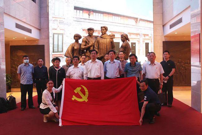 我有一个同事一年之间谈三个男朋友其中还追4个男生,正常吗?-机智问答|聪明细腻的问题解答